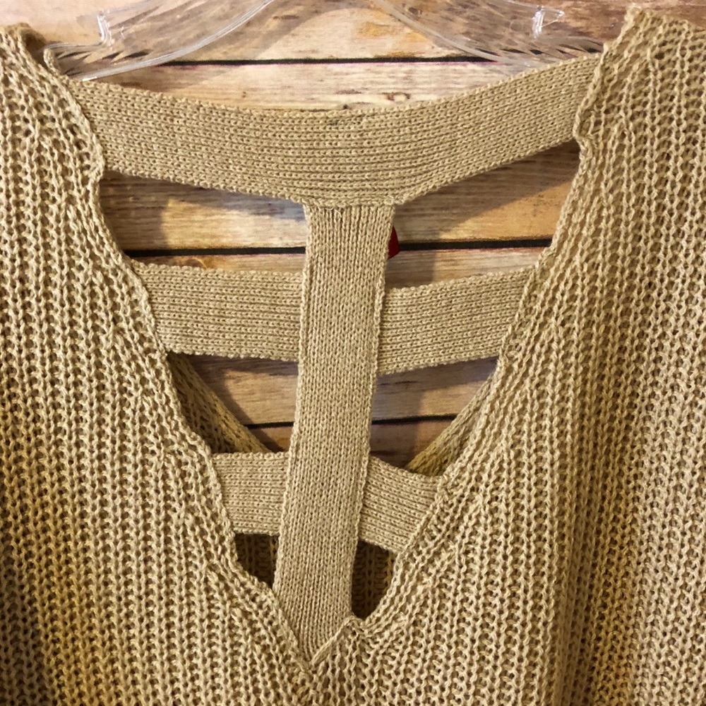 ❌🚫SOLD❌🚫Cream-Tan Colored Light Weight Sweater - Picture 3 of 8